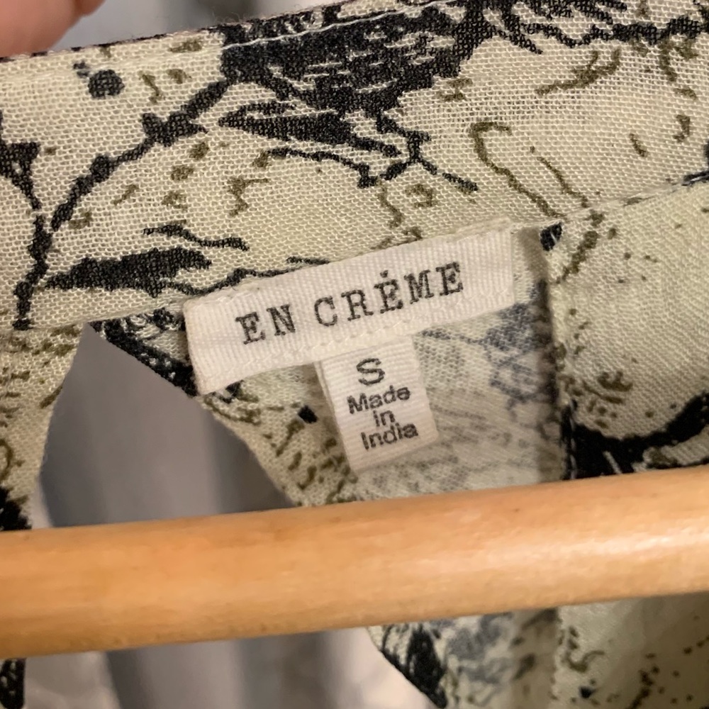 En Creme V-Neck Dress with Front Beading - Picture 4 of 6